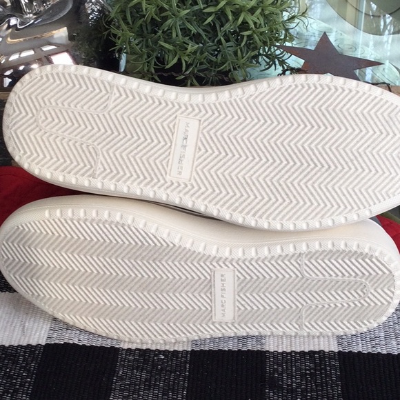 Marc Fisher NWOT womans 8.5 black/red short boots - Picture 5 of 9